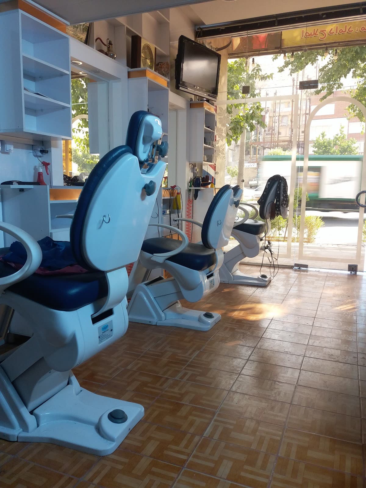 آرایشگاه طلایی