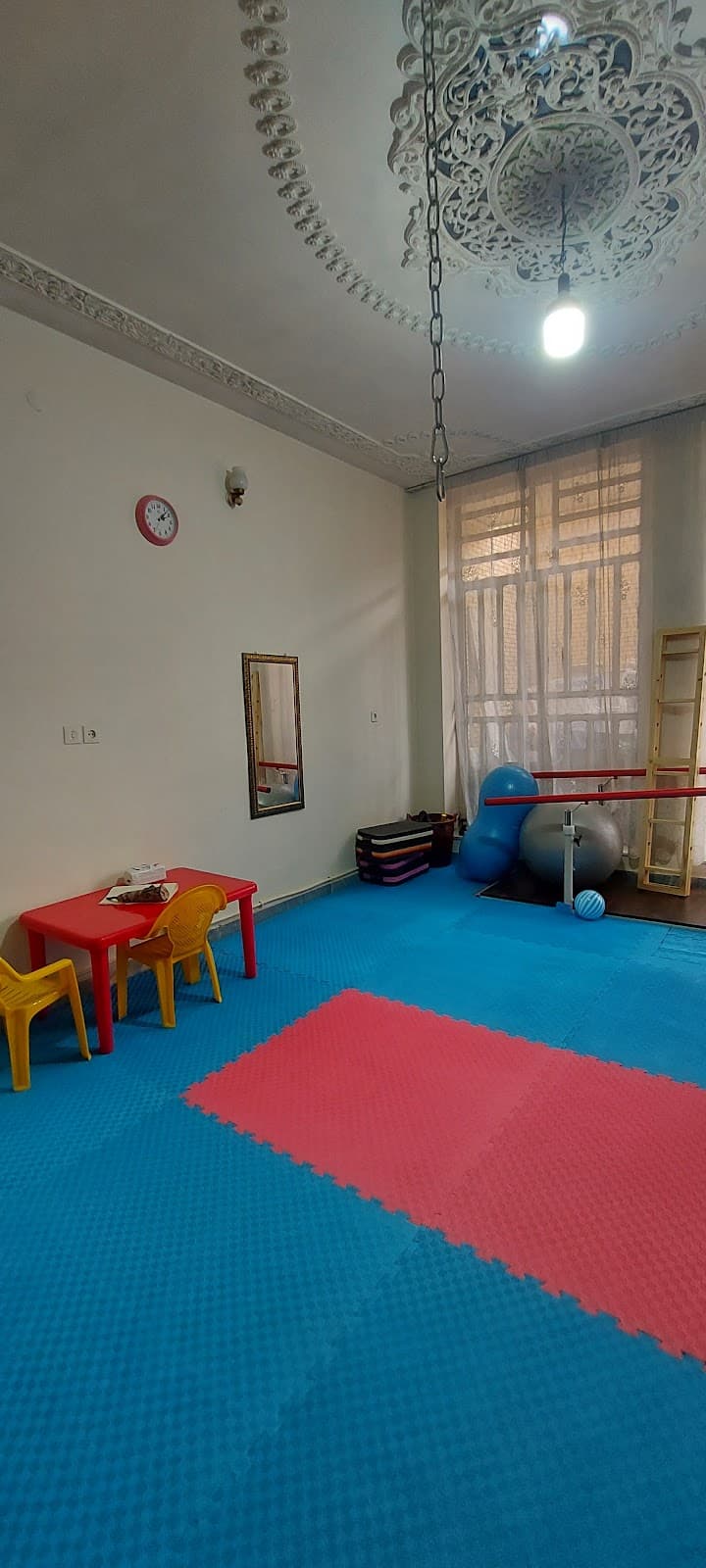 کلینیک کاردرمانی و گفتاردرمانی حق جو